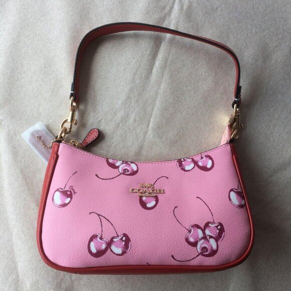 🍒Coach teri shoulder bag with cherry print - Picture 3 of 9